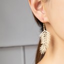  Very Carrot Graceful Leaf Drop Earrings