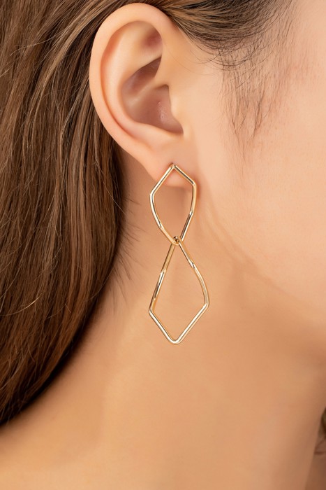 Very Carrot Fluid Form Linked Hoop Earrings