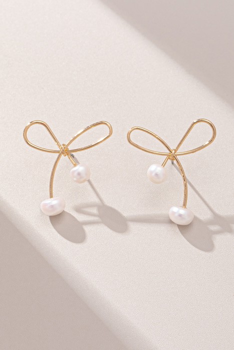 Very Carrot Whisper Bow Pearl Earrings