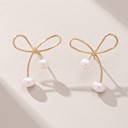  Very Carrot Whisper Bow Pearl Earrings