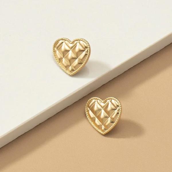 Very Carrot Checker heart stud earrings