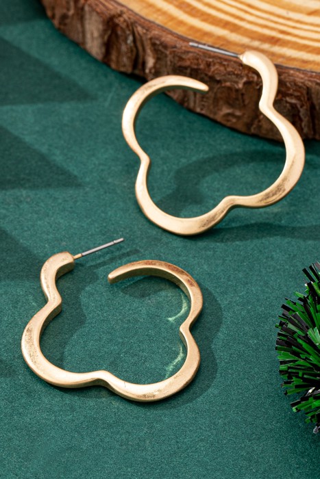 Very Carrot Golden Clover Hoop Earrings