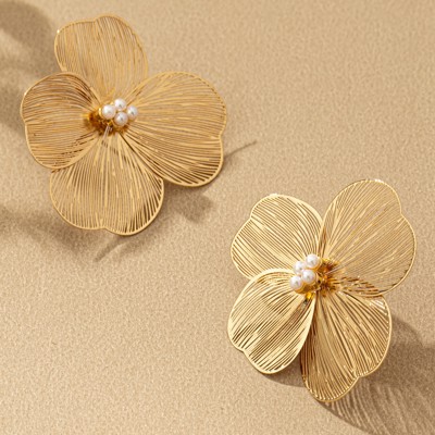 Very Carrot Petal & Pearl Flower Earrings