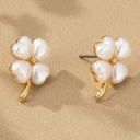  Very Carrot Pearlescent Clover Heart Studs