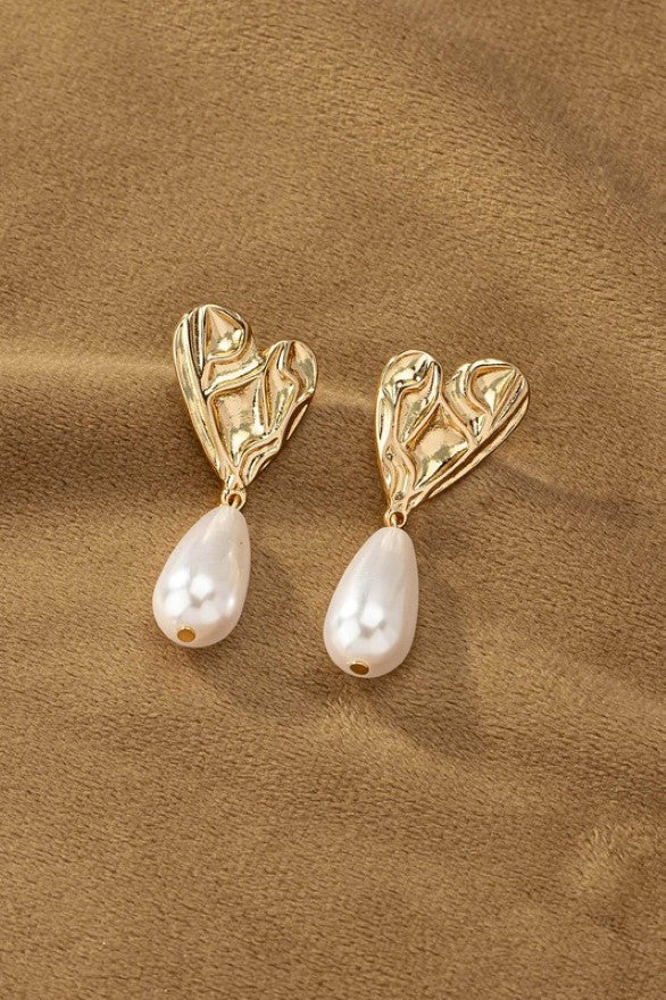 Very Carrot Hammered Heart Stud with Teardrop Faux Pearl Earrings