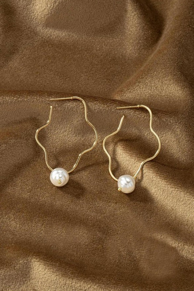 Very Carrot Organic Shape Hoop Earrings w/Pearl Drop