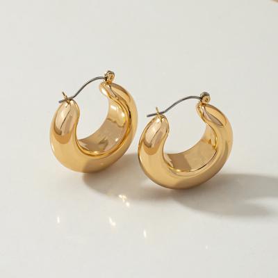 Very Carrot Light Weight Hollow Puffy C Hoop Earrings