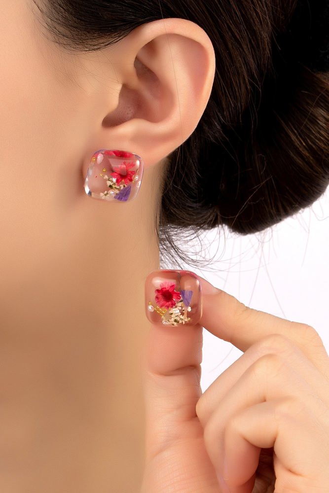 Very Carrot Red Half Dome Square Dried Flower Stud Earrings