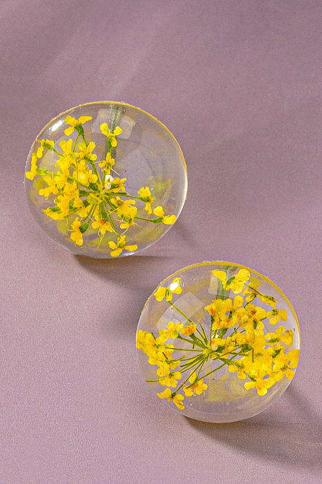 Very Carrot Yellow Half Dome Square Dried Flower Stud Earrings