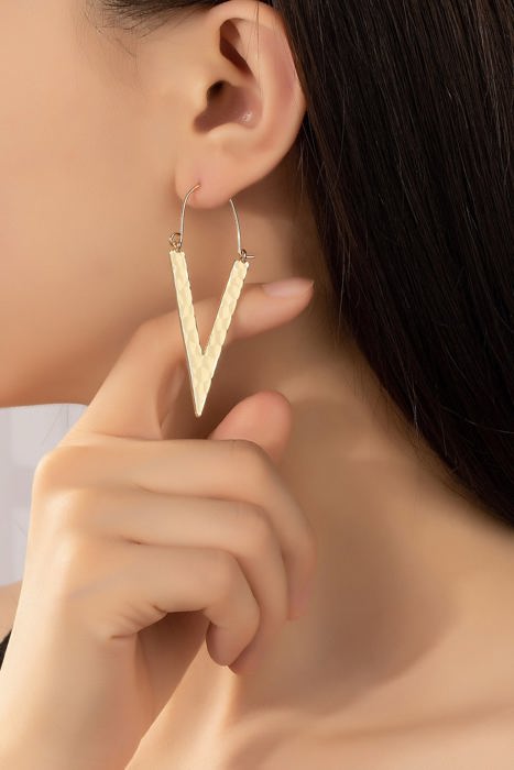 Very Carrot Gold Hammered V-drop Earrings