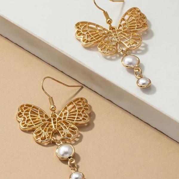 Very Carrot Filigree butterfly with pearl drop earrings