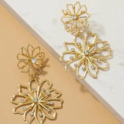 Very Carrot Double flower stamping drop earrings with rhinestones