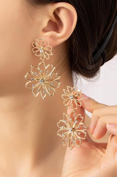 Very Carrot Double flower stamping drop earrings with rhinestones