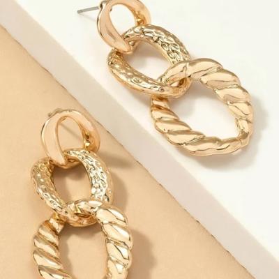 Very Carrot Lightweight chunky chain link drop earrings