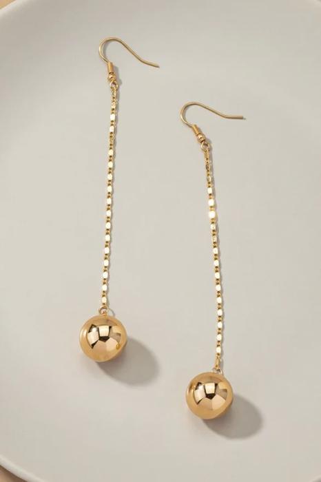 Very Carrot Long chain with dangling ball drop earrings