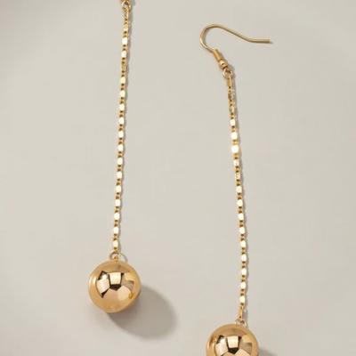 Very Carrot Long chain with dangling ball drop earrings