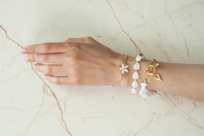 Women Gold-Plated Boho Bracelet Set 3Pcs, Cuff & Mother of Pearl Flower Pendant, Chain & Moonstone & Heart Pendant, Mother of Pearl & Beads, Bohemian Style Trendy & Adjustable Elegant Fashion Jewelry