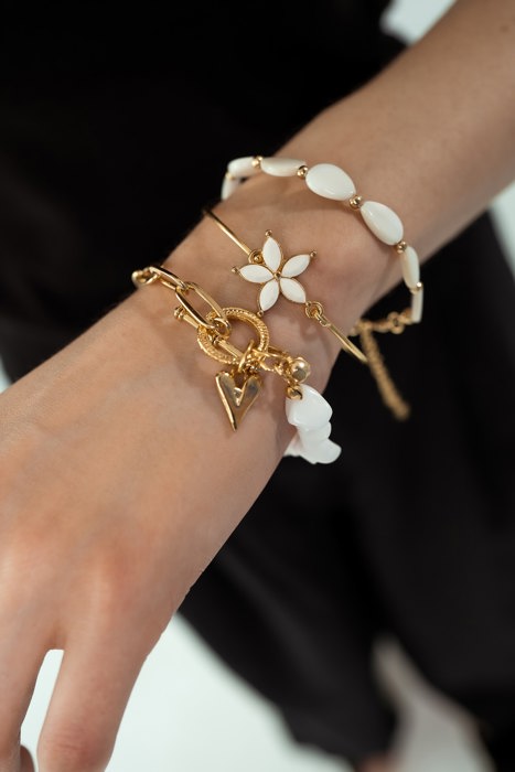 Women Gold-Plated Boho Bracelet Set 3Pcs, Cuff & Mother of Pearl Flower Pendant, Chain & Moonstone & Heart Pendant, Mother of Pearl & Beads, Bohemian Style Trendy & Adjustable Elegant Fashion Jewelry