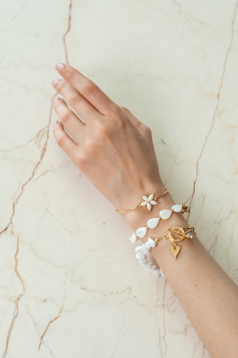 Women Gold-Plated Boho Bracelet Set 3Pcs, Cuff & Mother of Pearl Flower Pendant, Chain & Moonstone & Heart Pendant, Mother of Pearl & Beads, Bohemian Style Trendy & Adjustable Elegant Fashion Jewelry