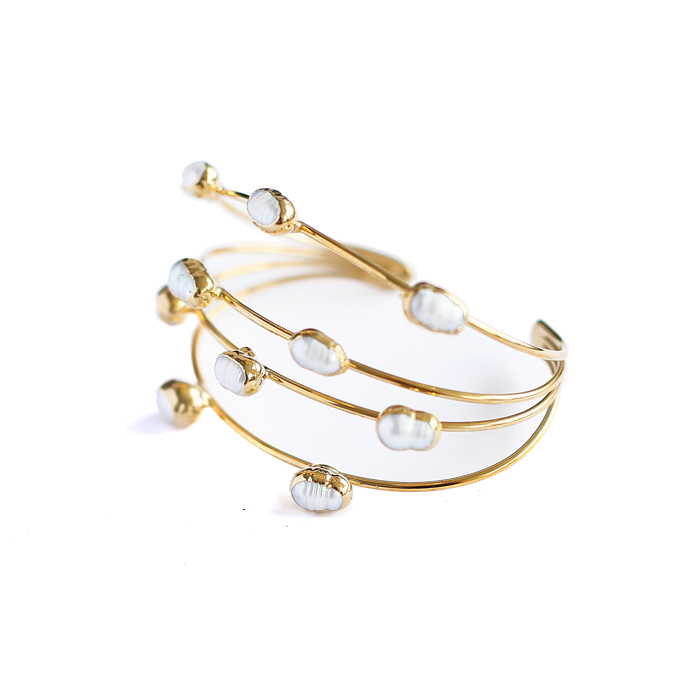 Women Gold-Plated Boho Bracelet, Gold-tone Cuff with Shell Pearl, Bohemian Style Trendy & Adjustable Bangle Elegant Fashion Jewelry