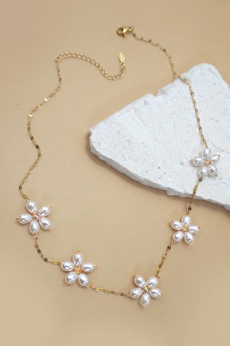 18K Pearl Flowers for Mom Necklace