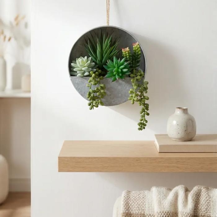 String of Pearl in Hanging Tin