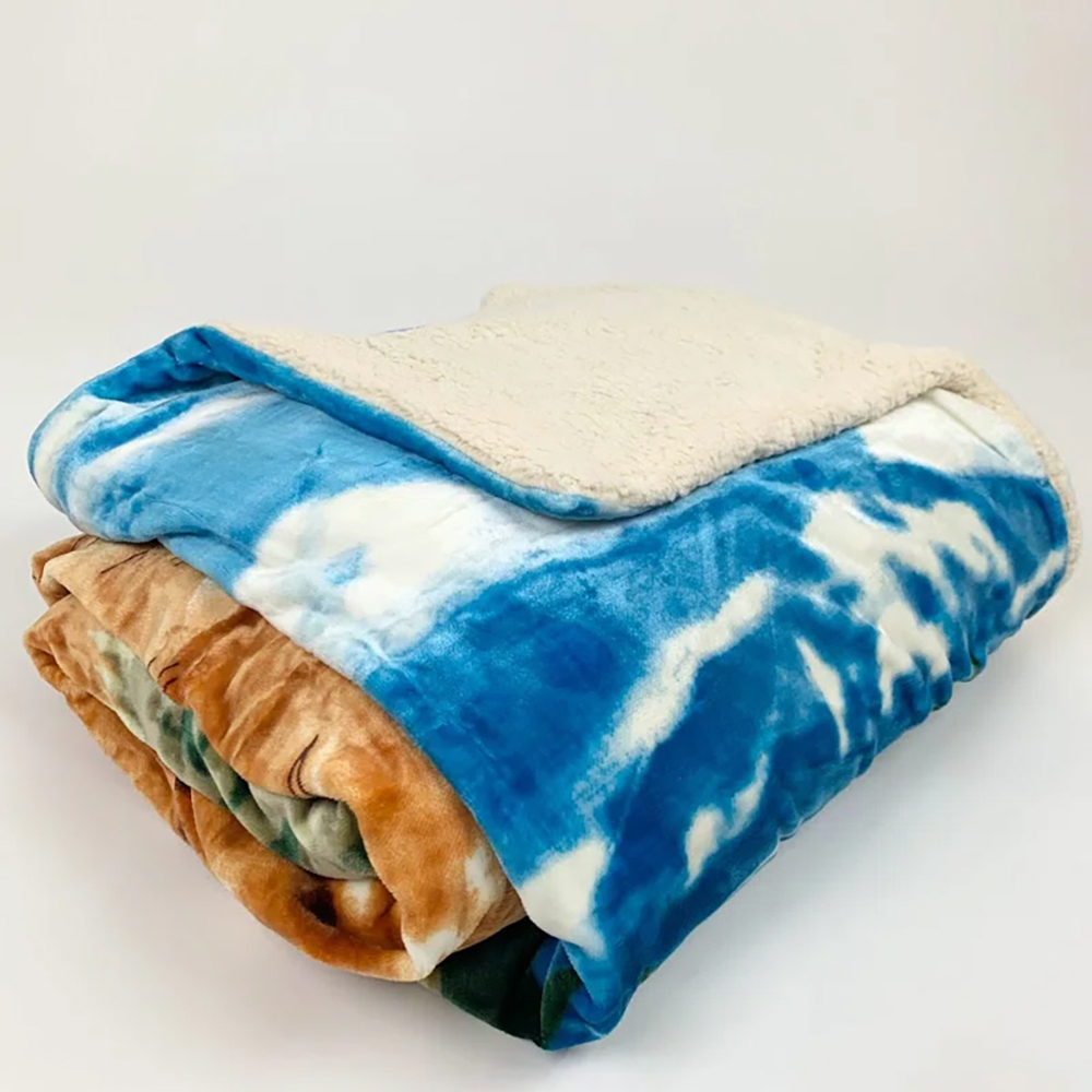 Cozy and Luxurious Flannel/Sherpa Queen Sized Blanket