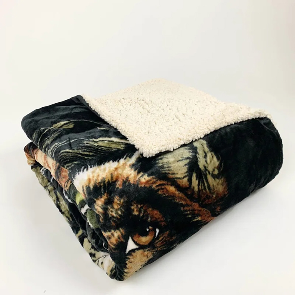 Cozy and Luxurious Flannel/Sherpa Queen Sized Blanket