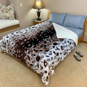 Leopard Leopard Cozy and Luxurious Flannel/Sherpa Queen Sized Blanket