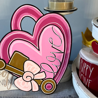 Hand-Painted Heart with Key Door Hanger – Perfect for Valentine’s Day