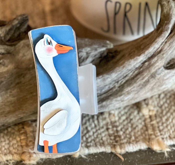 Porch Goose Hair Claw – Hand-Painted & Layered Wood Design