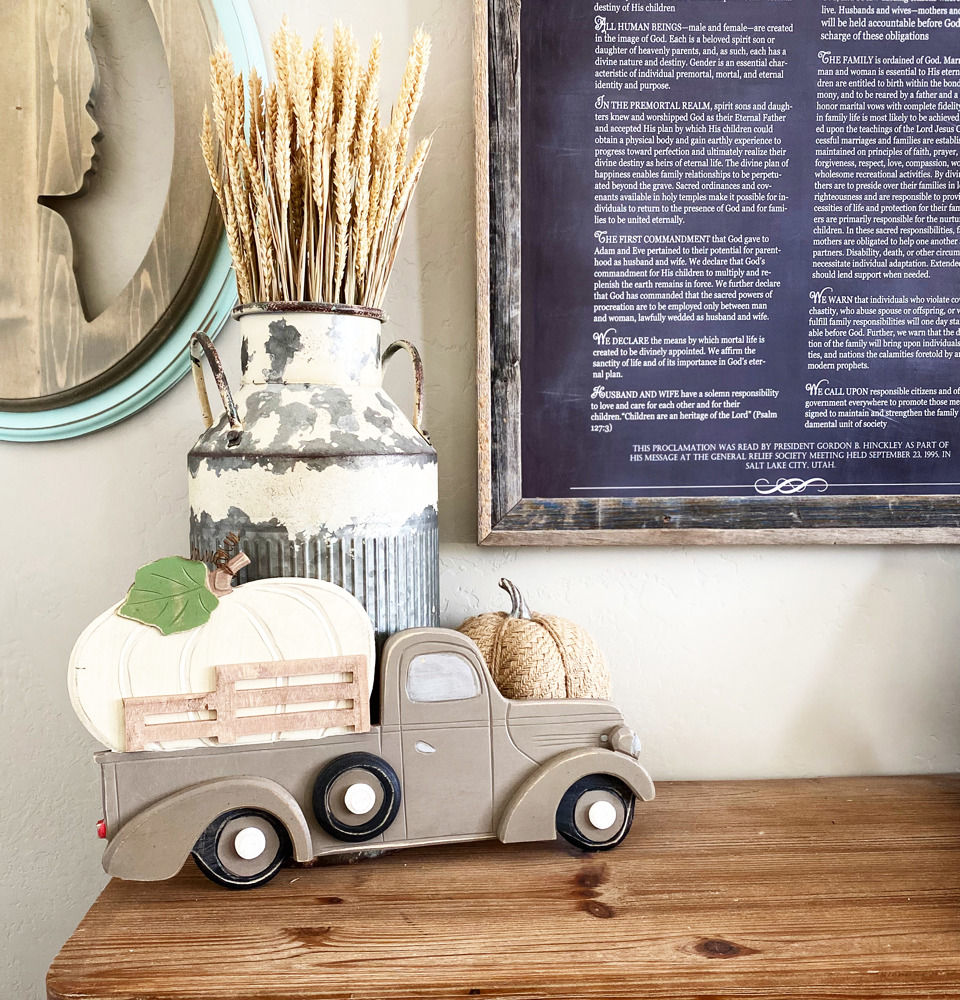 Wood Pumpkin Truck Decor