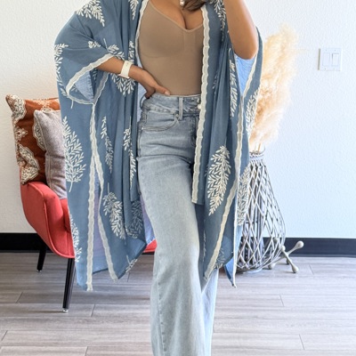 Riley Embroidered kimono