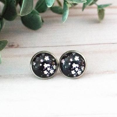 Black and White Flower Glass Stud Earrings