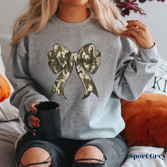 Camo Bow Graphic Sweatshirt, Cozy Green Crewneck Pullover, Country Girl Style, Hunting Season Outfit, Fall Winter Casual Top, Gift for Her