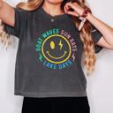  Lake Days Comfort Colors Crop Top, Coastal Cowgirl Aesthetic – Retro Beach Summer Style, Boat Waves Sun Rays Smiley Graphic T Shirt, Vacation Outfit, Gift for Her