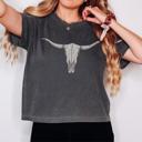  Western Longhorn Skull Graphic Crop Top by Comfort Colors, Vintage Country Girl Aesthetic – Summer Rodeo Style, Y2K Cowgirl Crop Top, Country Concert Outfit, Bachelorette Shirt, Gift for Her