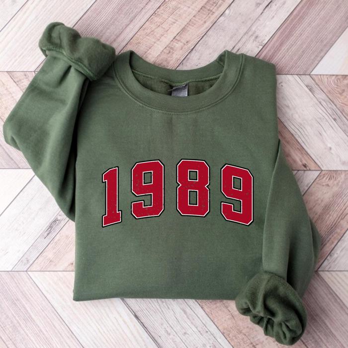 Custom Year Retro Varsity Sweatshirt – Unisex Vintage College Crewneck, Personalized Number Sweater, Cozy Fall Outfit, Gift for Everyone