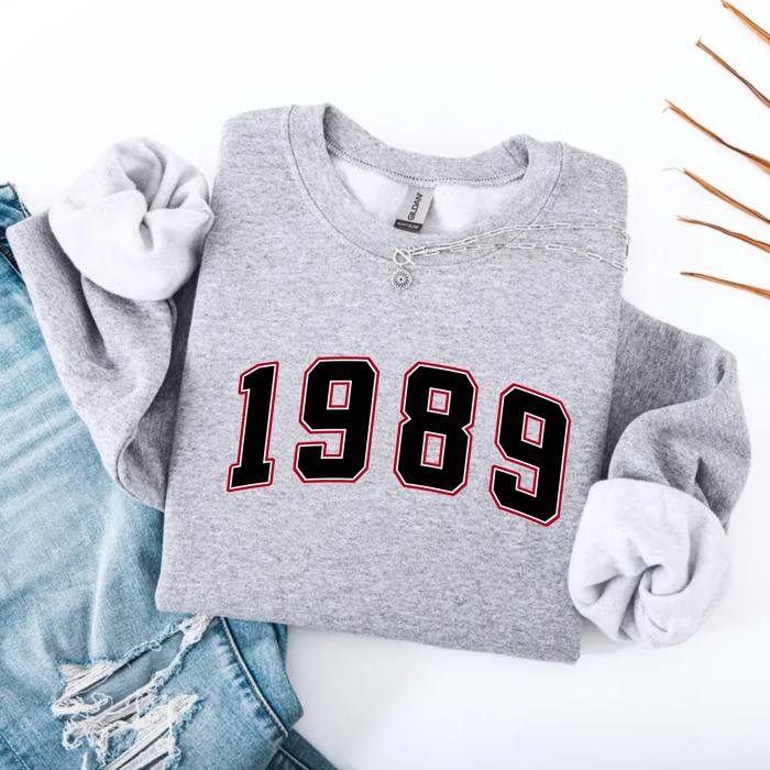 Custom Year Retro Varsity Sweatshirt – Unisex Vintage College Crewneck, Personalized Number Sweater, Cozy Fall Outfit, Gift for Everyone