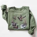 Vintage Duck Hunting Graphic Oversized Sweatshirt, Retro Mallard Waterfowl Pullover, Cozy Fall Outdoor Wildlife Sweater, Country Girl Cabin Outfit, Gift for Her