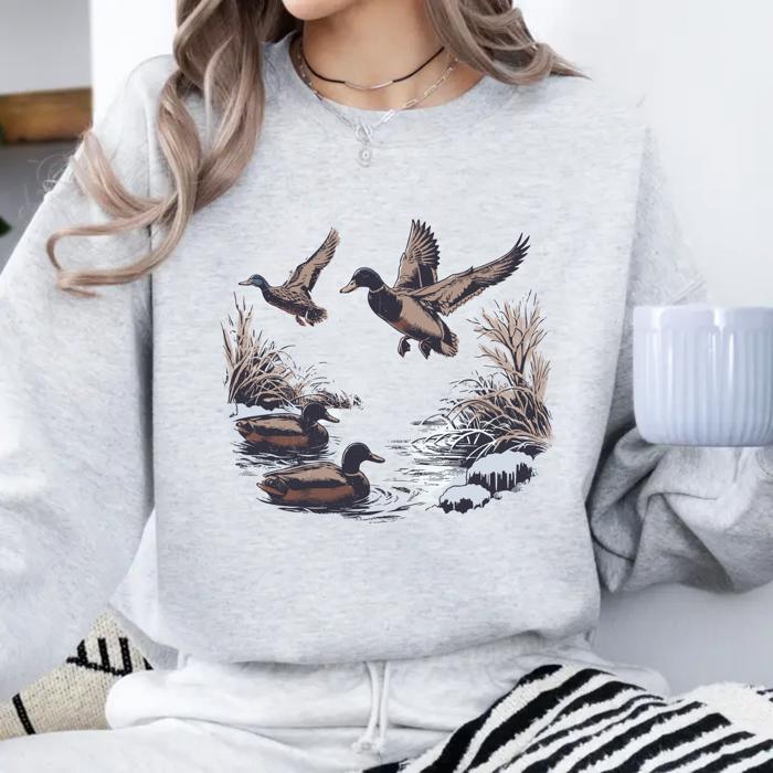 Vintage Duck Hunting Graphic Oversized Sweatshirt, Retro Mallard Waterfowl Pullover, Cozy Fall Outdoor Wildlife Sweater, Country Girl Cabin Outfit, Gift for Her