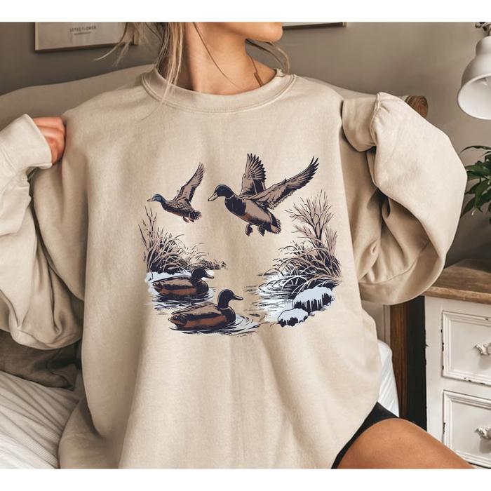 Vintage Duck Hunting Graphic Oversized Sweatshirt, Retro Mallard Waterfowl Pullover, Cozy Fall Outdoor Wildlife Sweater, Country Girl Cabin Outfit, Gift for Her