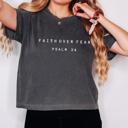  Faith Over Fear Christian Crop Top by Comfort Colors, Psalm 34 Bible Verse Shirt – Minimalist Spiritual Tee, Inspirational Mental Health Top, Religious Gift for Women, Cute Modest Christian Outfit