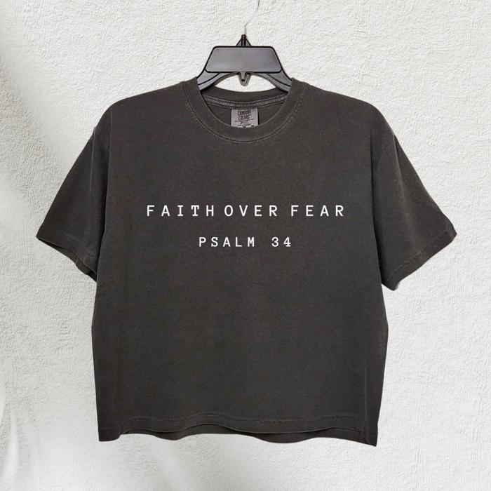 Faith Over Fear Christian Crop Top by Comfort Colors, Psalm 34 Bible Verse Shirt – Minimalist Spiritual Tee, Inspirational Mental Health Top, Religious Gift for Women, Cute Modest Christian Outfit