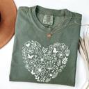  Floral Heart Graphic Tee by Comfort Colors – Minimal Line Art T-Shirt, Casual Aesthetic Shirt, Romantic Gift for Her, Boho Style Outfit