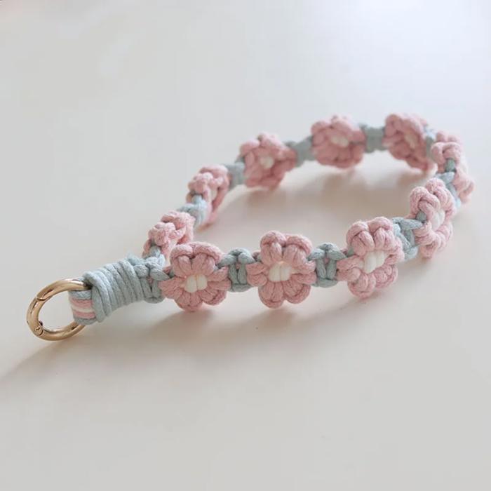 Flower Macrame Keychain and Phone Strap – Boho Daisy Bag Charm, Aesthetic Cotton String Wristlet Lanyard, Cute Purse Accessory Gift