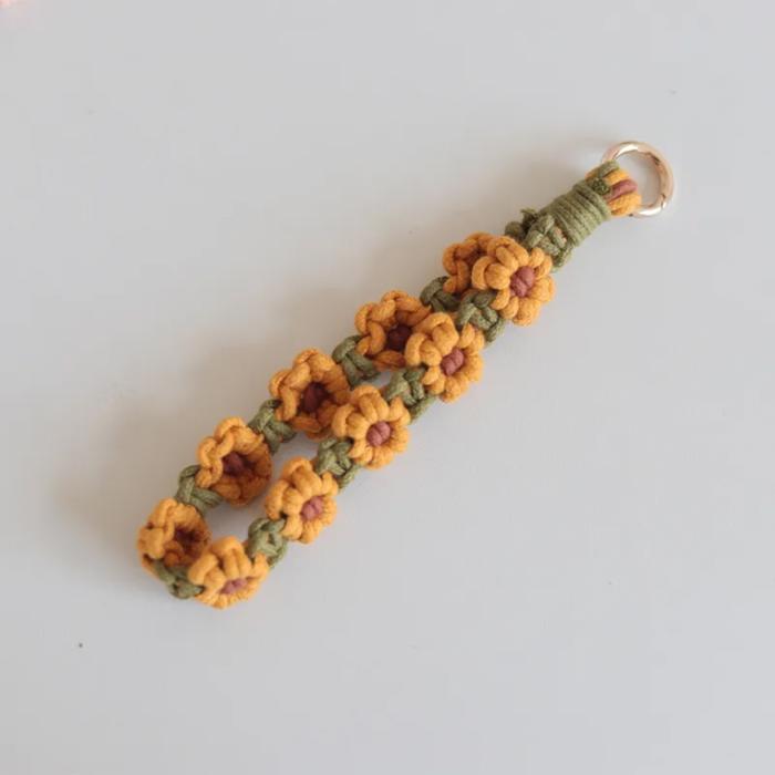 Flower Macrame Keychain and Phone Strap – Boho Daisy Bag Charm, Aesthetic Cotton String Wristlet Lanyard, Cute Purse Accessory Gift