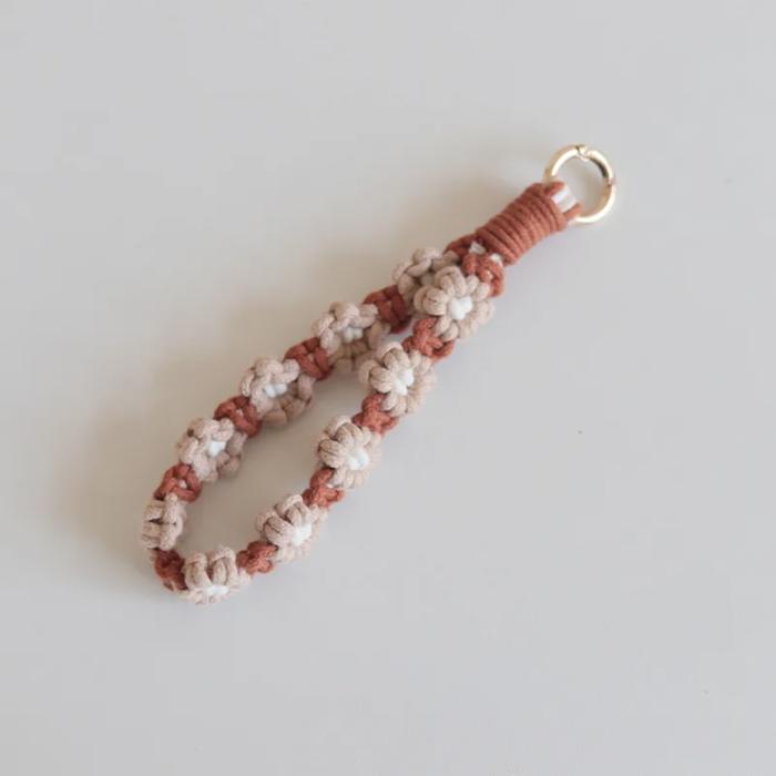 Flower Macrame Keychain and Phone Strap – Boho Daisy Bag Charm, Aesthetic Cotton String Wristlet Lanyard, Cute Purse Accessory Gift