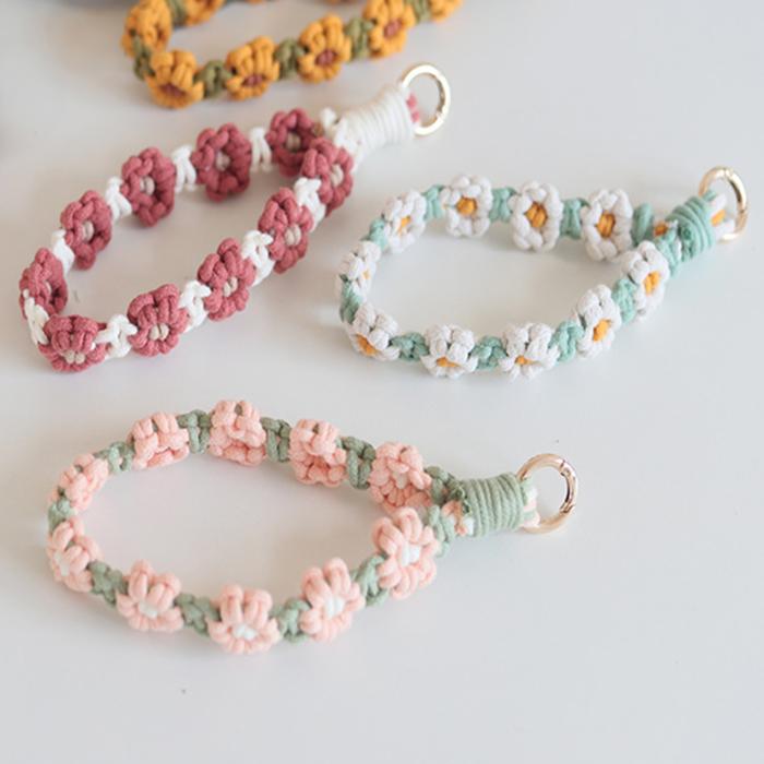 Flower Macrame Keychain and Phone Strap – Boho Daisy Bag Charm, Aesthetic Cotton String Wristlet Lanyard, Cute Purse Accessory Gift