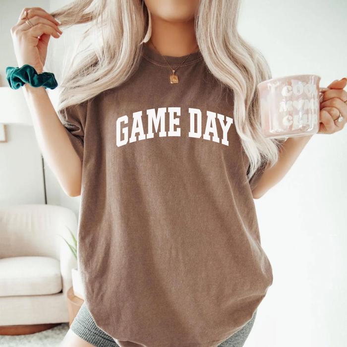 Game Day Comfort Colors Graphic Tee – Unisex Fit, Retro Sporty Shirt, Tailgate Outfit, Watch Party Look, Team Spirit Tee, Gift for Her